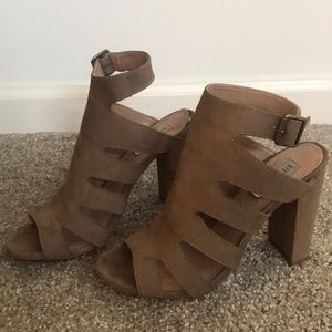 Steve Madden taupe heels